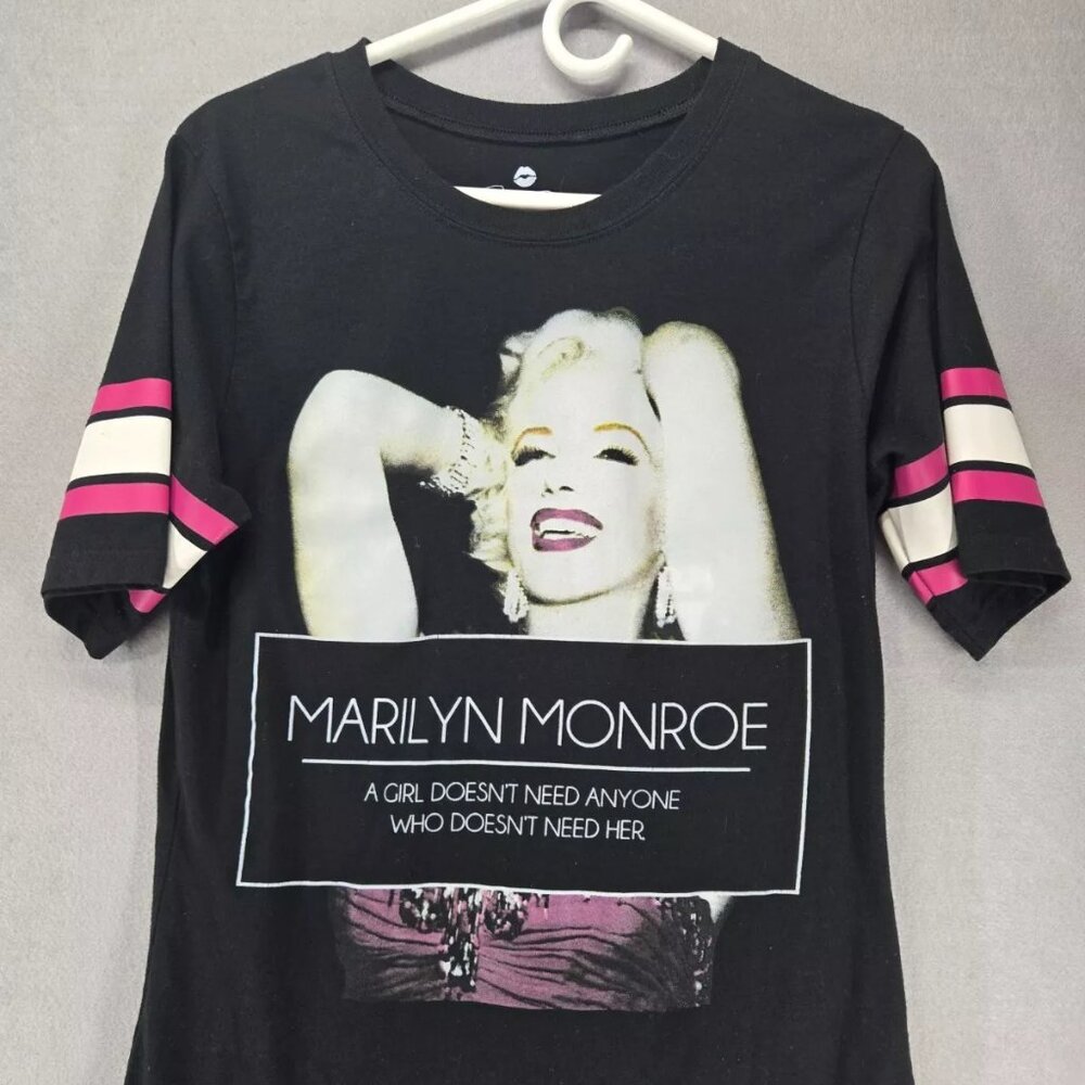 Marilyn Monroe Junior's T-shirt, Black w/pink & white stripe on sleeve, 2XL